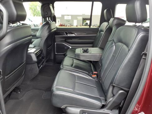 Used 2022 Jeep Wagoneer Series II image 5