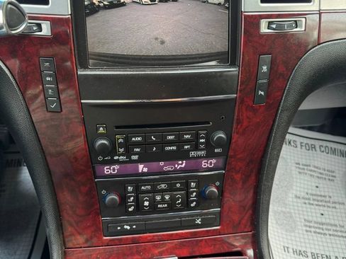 Used 2011 Cadillac Escalade Premium AWD/4WD image 22