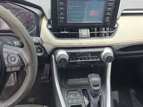 Used 2019 Toyota RAV4 XLE FWD image 4