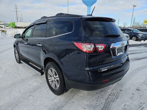 Used 2017 Chevrolet Traverse LT image 2