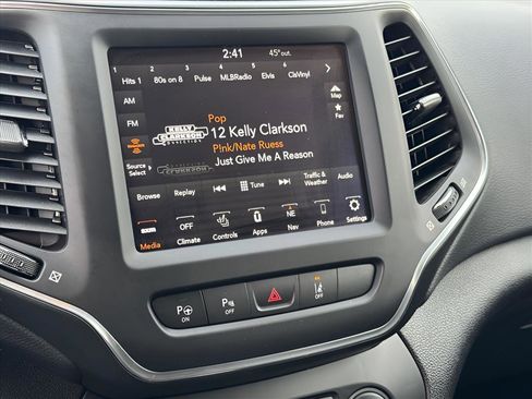 Used 2023 Jeep Cherokee Altitude Lux image 25