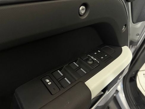 Used 2024 Land Rover Defender 110 X-Dynamic SE image 26