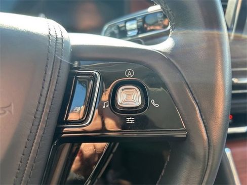 Certified 2023 Lincoln Aviator Reserve w/ Equipment Group 201A image 13