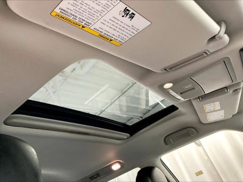 Used 2024 Nissan Armada SL image 22