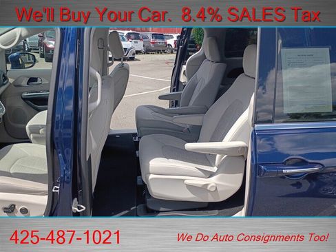 Used 2018 Chrysler Pacifica Touring Plus FWD image 35