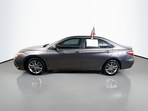 Used 2016 Toyota Camry SE image 4