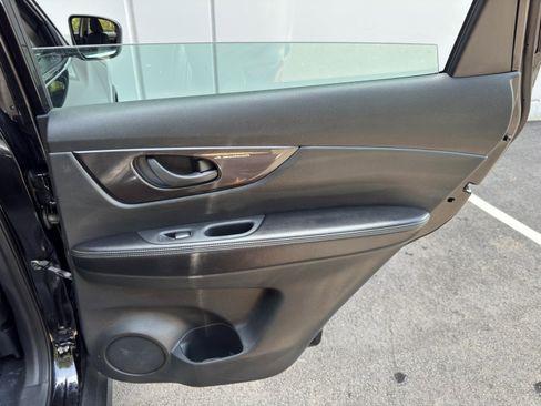Used 2019 Nissan Rogue S FWD image 38