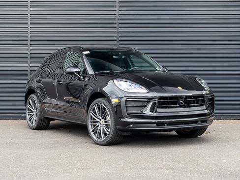 Used 2025 Porsche Macan image 10