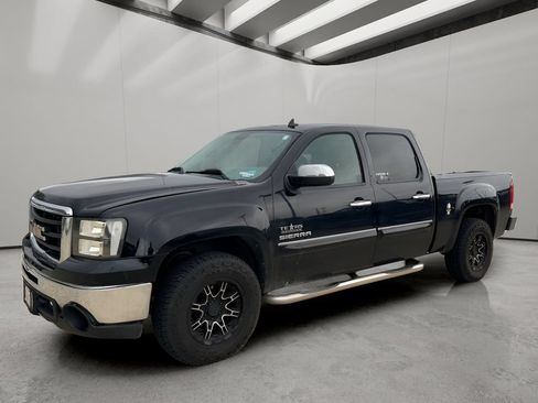 Used 2010 GMC Sierra 1500 SLE w/ Texas Edition RWD image 2