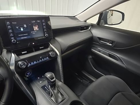 Used 2021 Toyota Venza LE AWD/4WD image 25