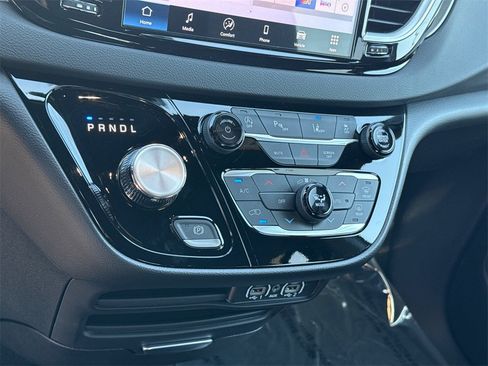 New 2025 Chrysler Voyager LX image 28