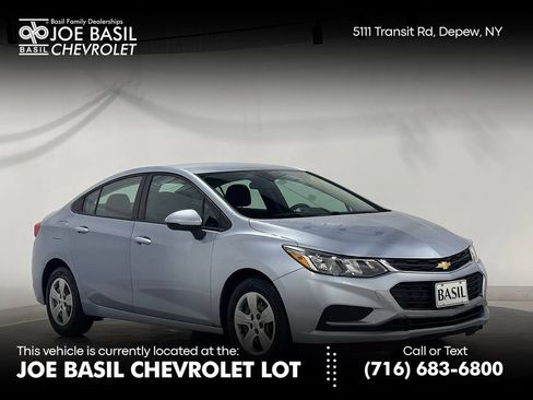 Used 2018 Chevrolet Cruze LS FWD image 1