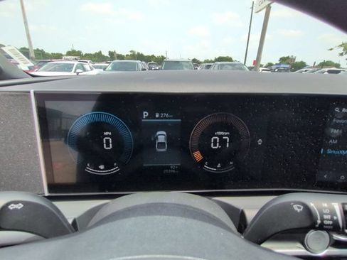 Used 2025 Hyundai Santa Cruz SEL AWD/4WD image 16
