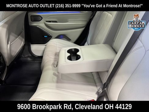 Used 2023 Jeep Grand Cherokee Overland AWD/4WD image 38