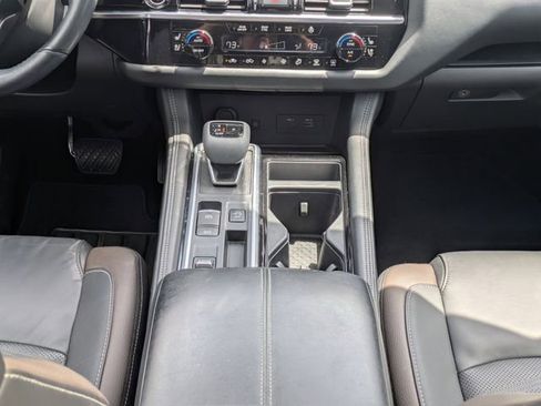 Used 2024 Nissan Pathfinder Platinum w/ Black Appearance Package image 20