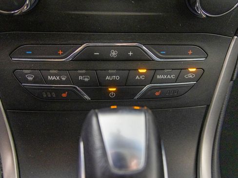 Used 2018 Ford Edge SEL w/ Equipment Group 201A AWD/4WD image 28