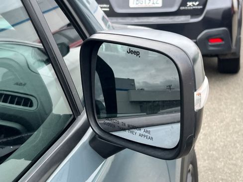 Used 2018 Jeep Renegade Altitude FWD image 16