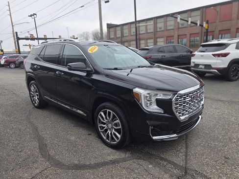 Used 2024 GMC Terrain Denali w/ Denali Premium Package AWD/4WD image 10