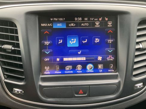 Used 2016 Chrysler 200 Limited w/ Anniversary Edition FWD image 33