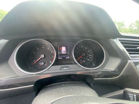 Used 2019 Volkswagen Tiguan SE w/ Panoramic Sunroof Package FWD image 5