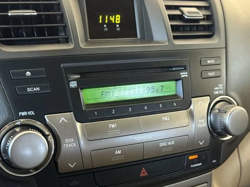 Used 2010 Toyota Highlander 2WD image 18