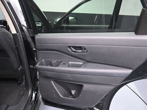 Used 2025 Nissan Pathfinder SV FWD image 14