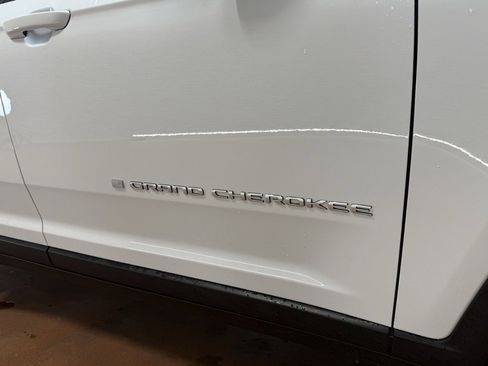 Used 2025 Jeep Grand Cherokee Limited image 10