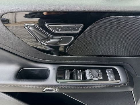 Used 2023 Lincoln Aviator AWD w/ Premium Package image 18