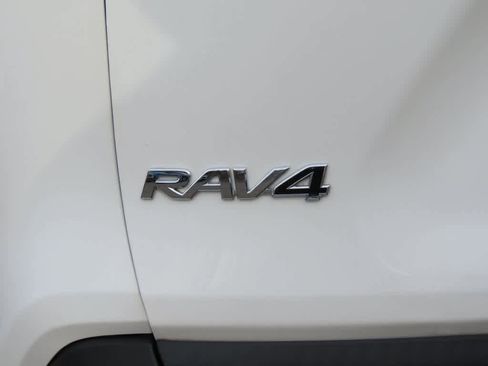 Used 2020 Toyota RAV4 XLE image 7