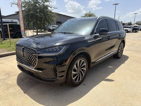 Certified 2025 Lincoln Aviator 2WD image 4