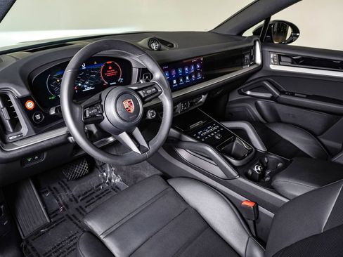 Certified 2026 Porsche Cayenne Coupe AWD/4WD image 4