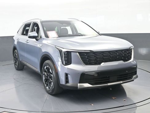 Used 2025 Kia Sorento S FWD image 9