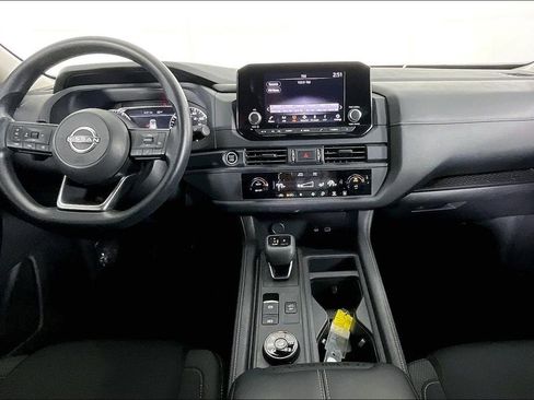 Used 2024 Nissan Pathfinder S image 21