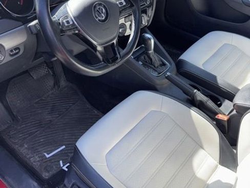 Used 2016 Volkswagen Jetta Sport image 6