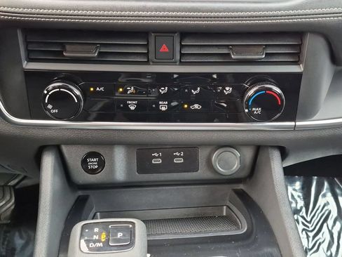 Used 2024 Nissan Rogue S AWD/4WD image 23