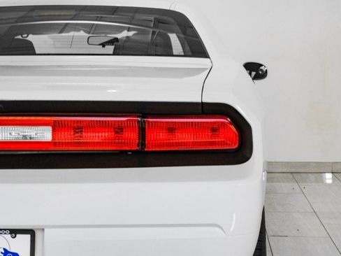 Used 2013 Dodge Challenger SXT image 36
