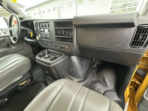 Used 2021 GMC Savana 3500 Extended w/ Power Convenience Package RWD image 25