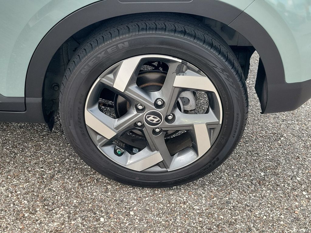 Used 2025 Hyundai Venue SEL FWD image 5