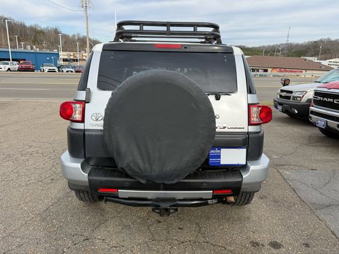 Used 2007 Toyota FJ Cruiser 2WD image 5