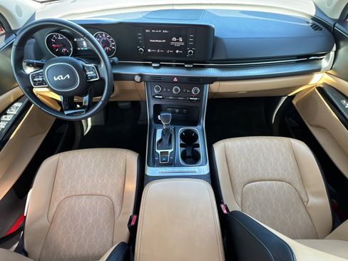 Certified 2024 Kia Carnival LX FWD image 10