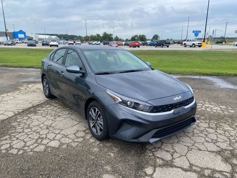 Used 2024 Kia Forte LXS image 8