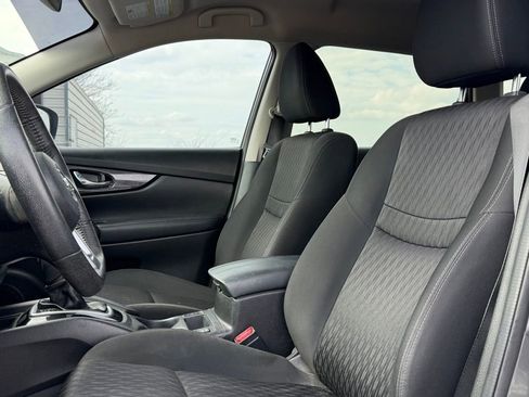 Used 2020 Nissan Rogue SV image 12