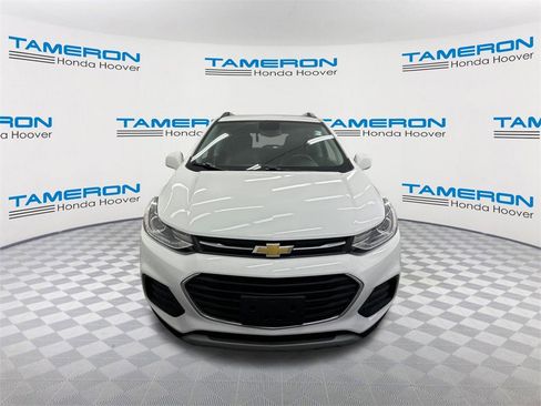Used 2022 Chevrolet Trax LT w/ LT Convenience Package image 8