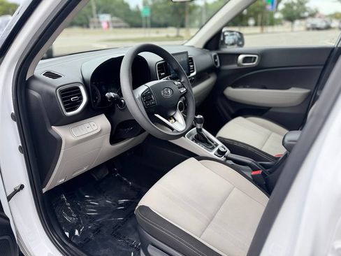 Used 2020 Hyundai Venue SEL FWD image 15