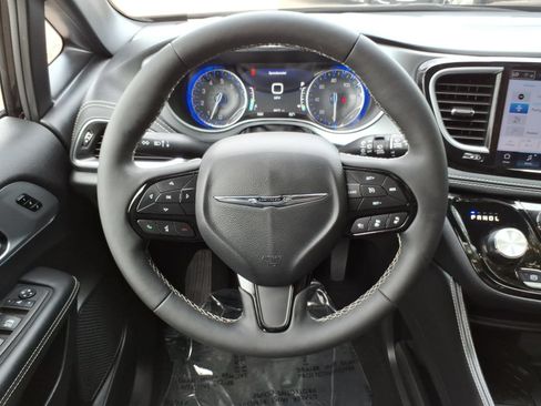 Used 2026 Chrysler Pacifica Limited w/ S Appearance Package FWD image 25