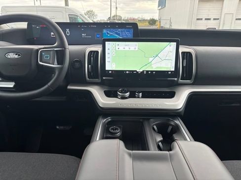 Used 2025 Ford Expedition Max Active AWD/4WD image 15