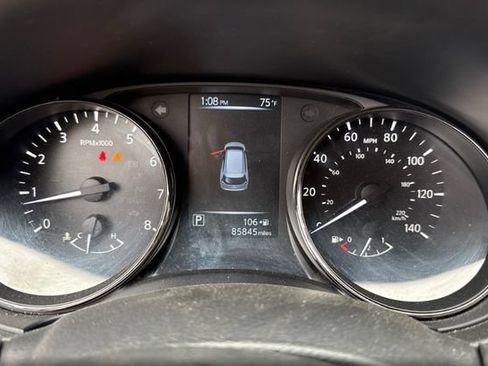 Used 2017 Nissan Rogue SL FWD image 11