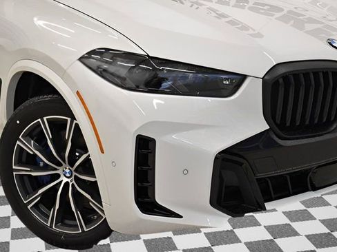 New 2026 BMW X5 xDrive40i w/ M Sport Package AWD/4WD image 15