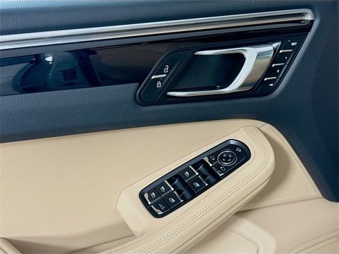 Used 2024 Porsche Macan image 20