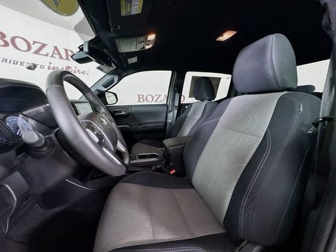 Used 2022 Toyota Tacoma TRD Off-Road image 23